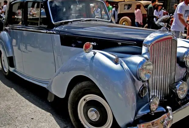 Location d'un Bentley S1 pour un mariage : où se rendre ?